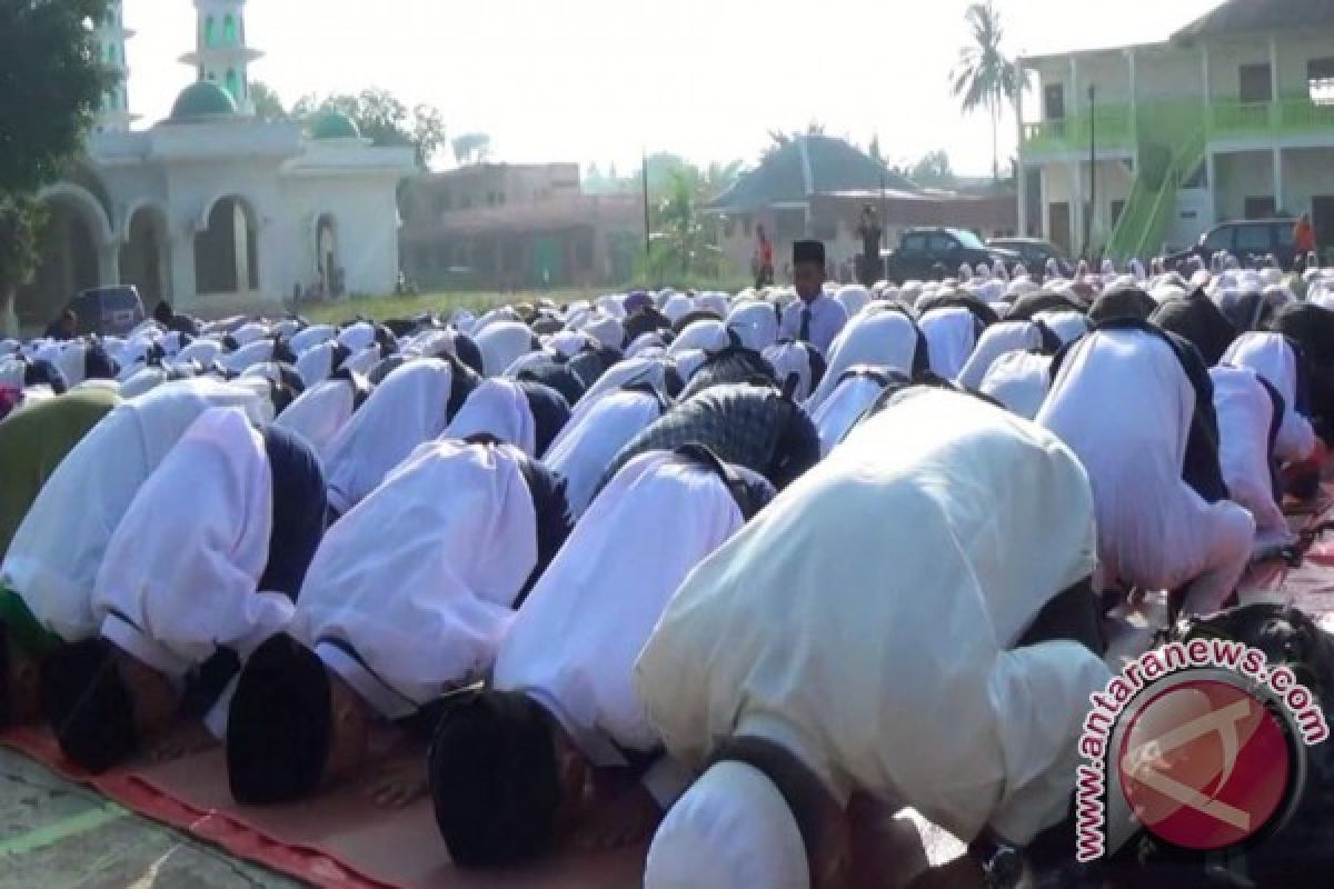 BPBD bersama santri Shalat Istiqo minta hujan