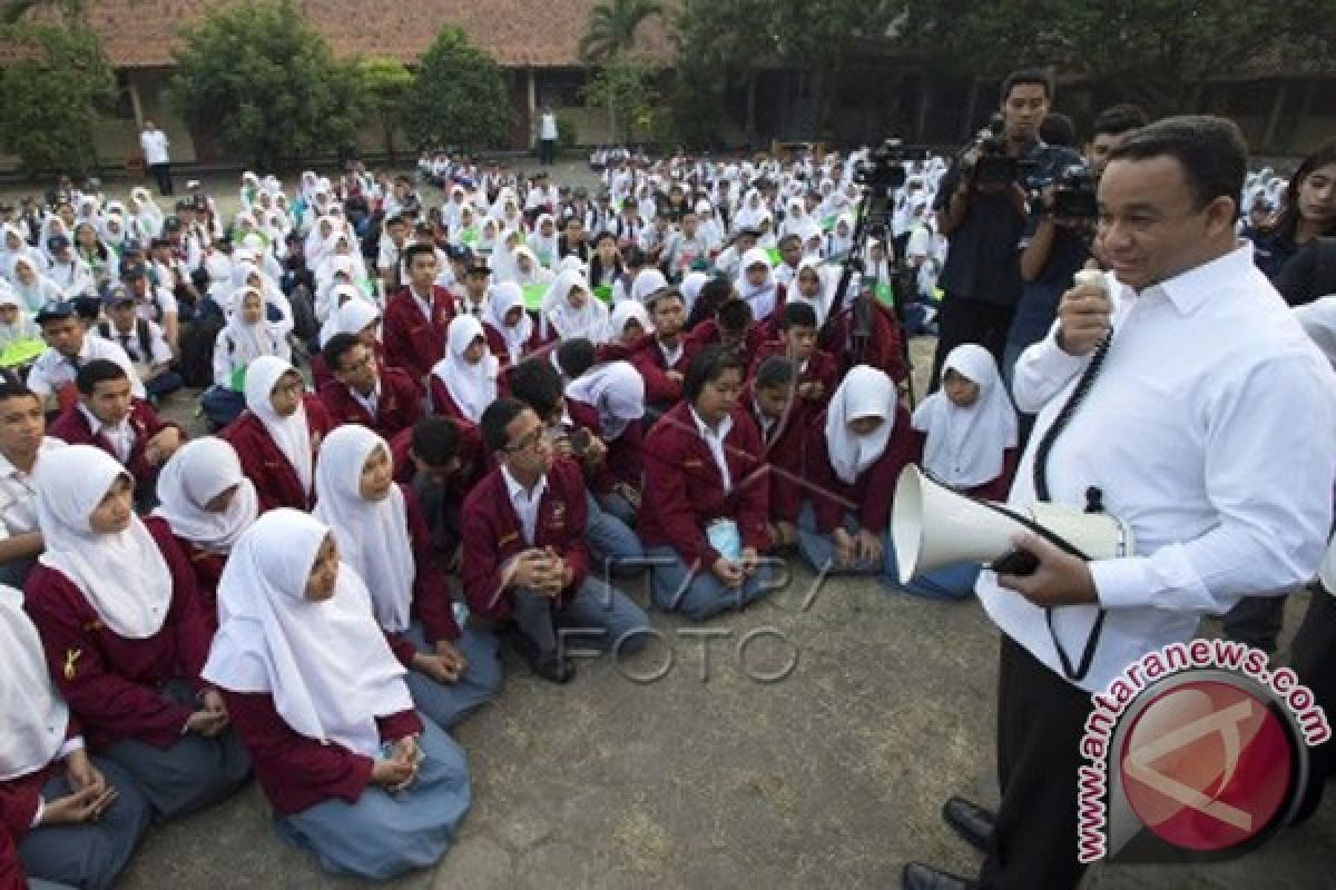 Mendikbud Minta Siswa Baru Tak Berpakaian Aneh