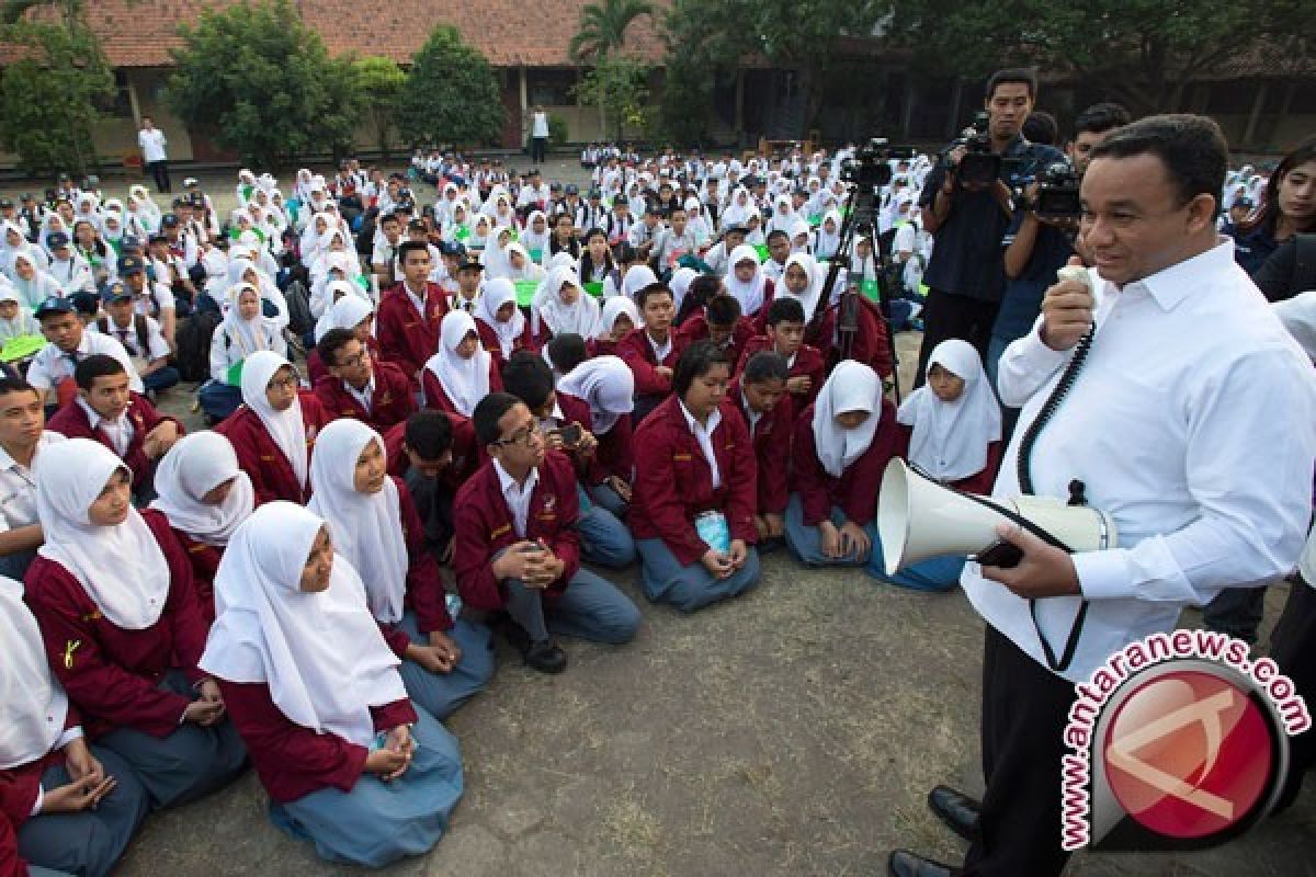 Mendikbud Tinjau Ulang LKS di Malang