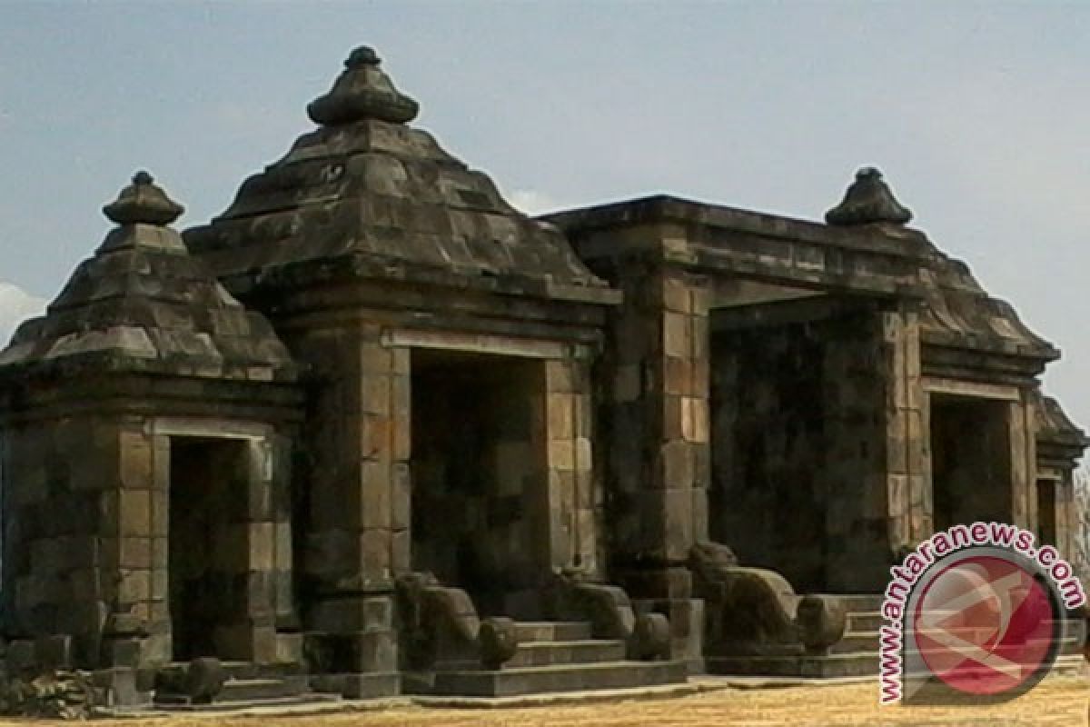 Wapres nikmati "sunset" di Candi Ratu Boko