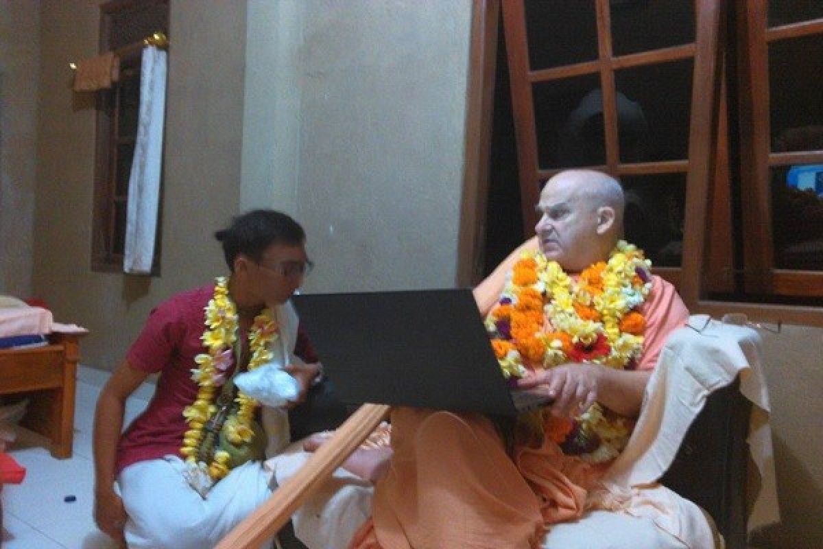 Rohaniawan Hindu Amerika Kunjungi Bali