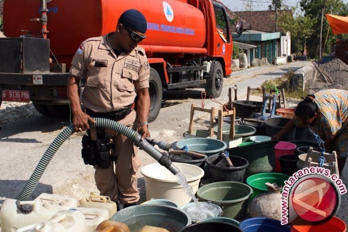  Warga 41 desa di Rembang kesulitan dapat air bersih