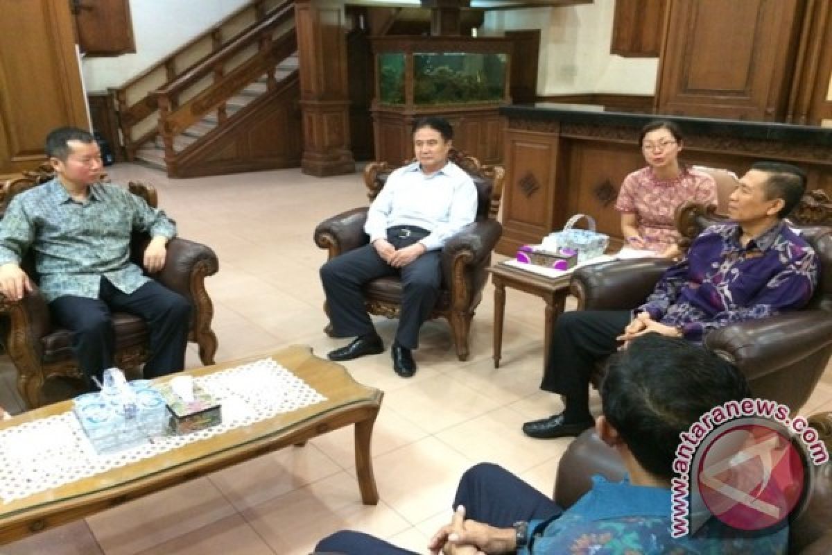 Gubernur Bali Berjanji Perhatikan Sekolah Hainan Denpasar 