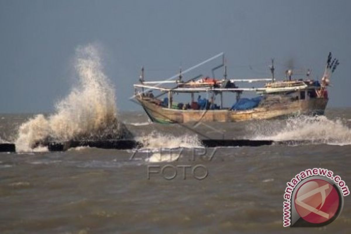 BMKG: Gelombang Perairan Lampung Capai Lima Meter 