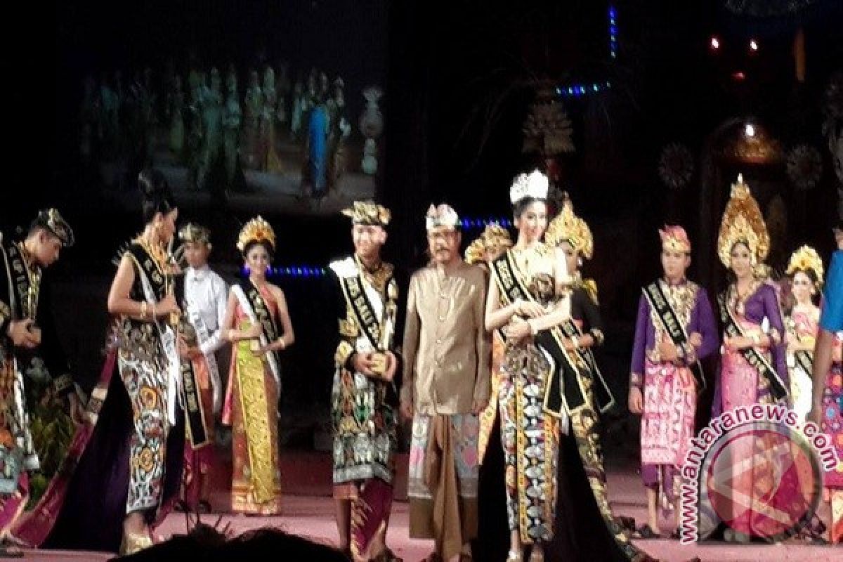 Duta Denpasar-Gianyar Tampil Sebagai Pemenang Jegeg Bagus Bali 2015