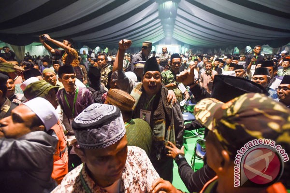 "Muktamar Ahwa", jalan tengah dan suksesi NU