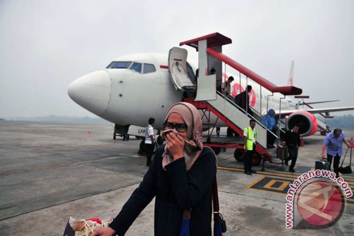 Bandara Pekanbaru masih lumpuh karena asap