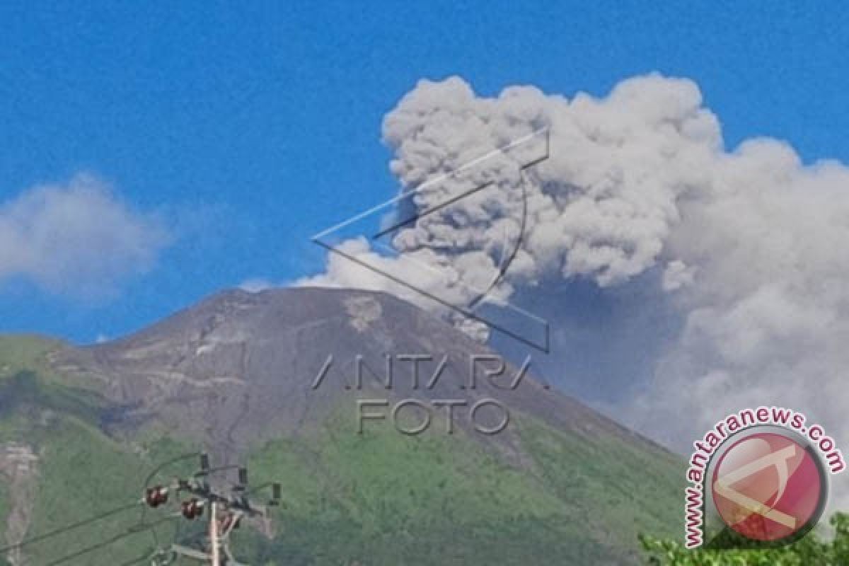 Mount Gamalama Spews Volcanic Ash Up To 800 Meters High