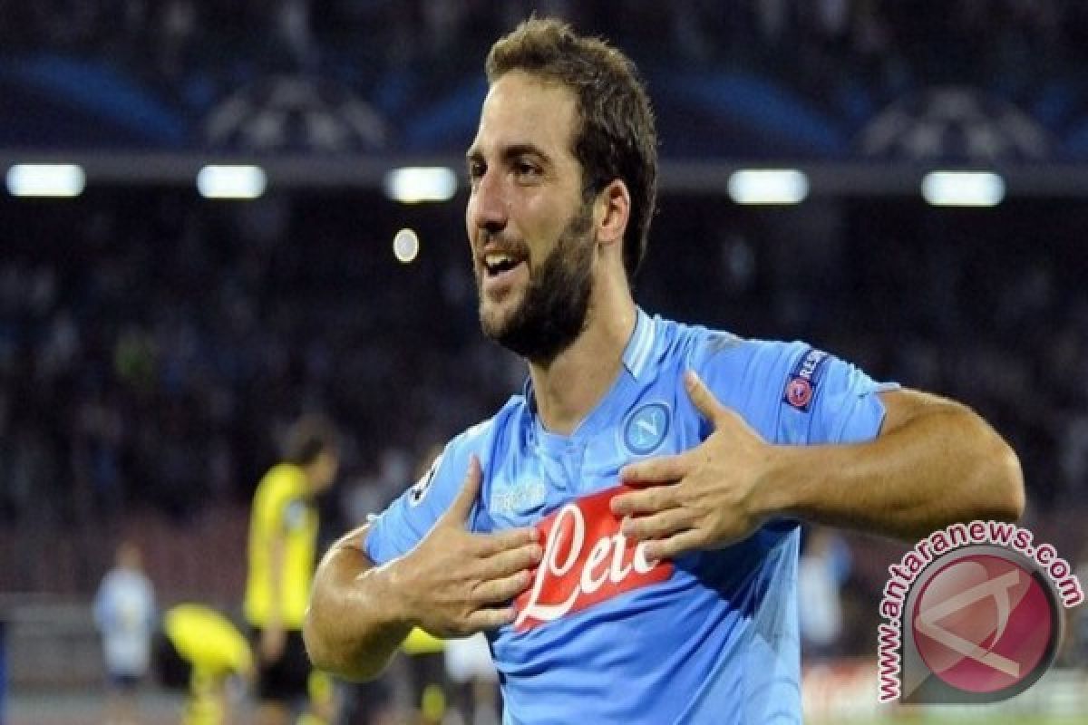 Arsenal dan MU Terus Bujuk Gonzalo Higuain