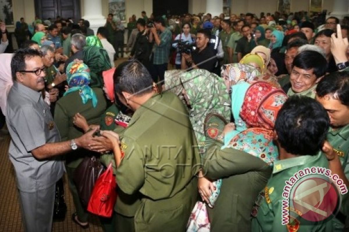 Plt Gubernur Banten Bersama Ribuan ASN Halal-Bihalal