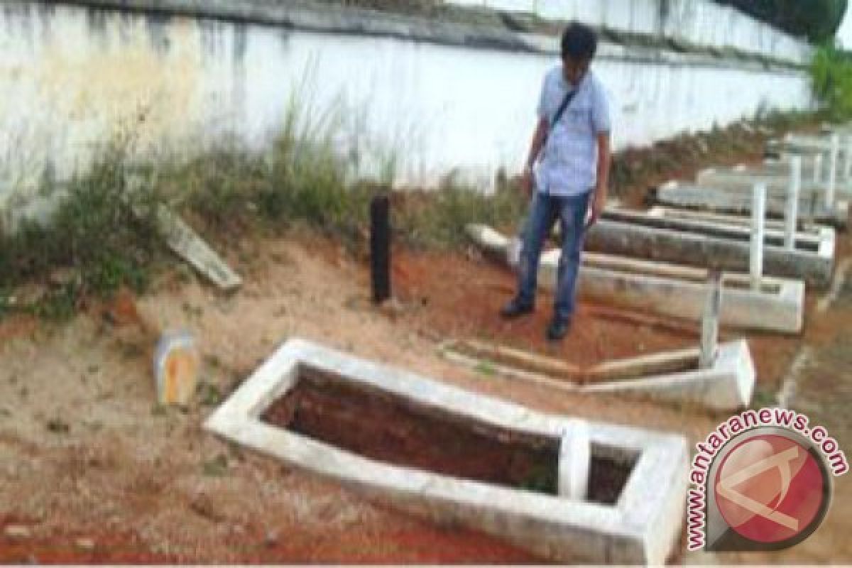 Tiga Makam Pahlawan di Lampung Utara Ambles