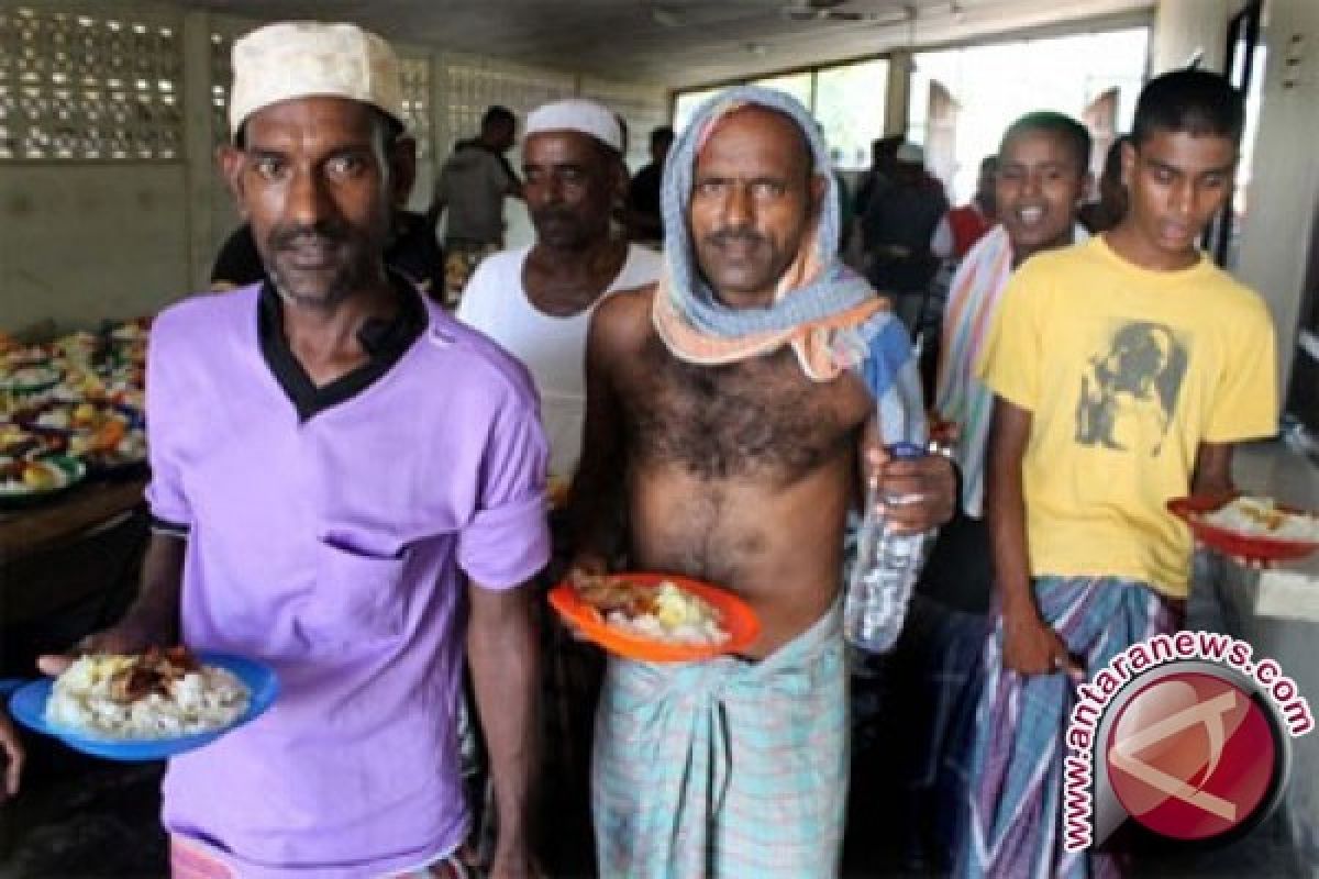 Aceh deportasi lagi 100 pengungsi Bangladesh