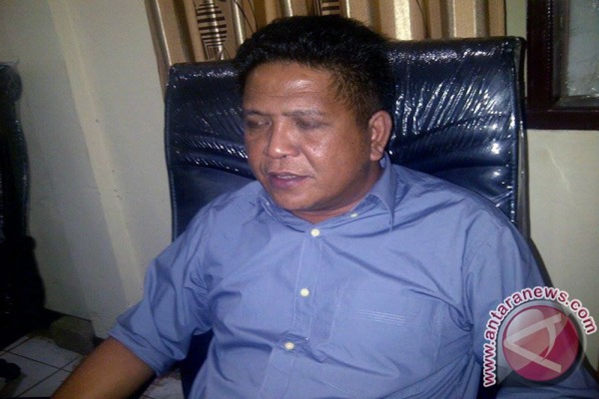 Legislator Arthur Rahasia pertanyakan target PD pasar Manado