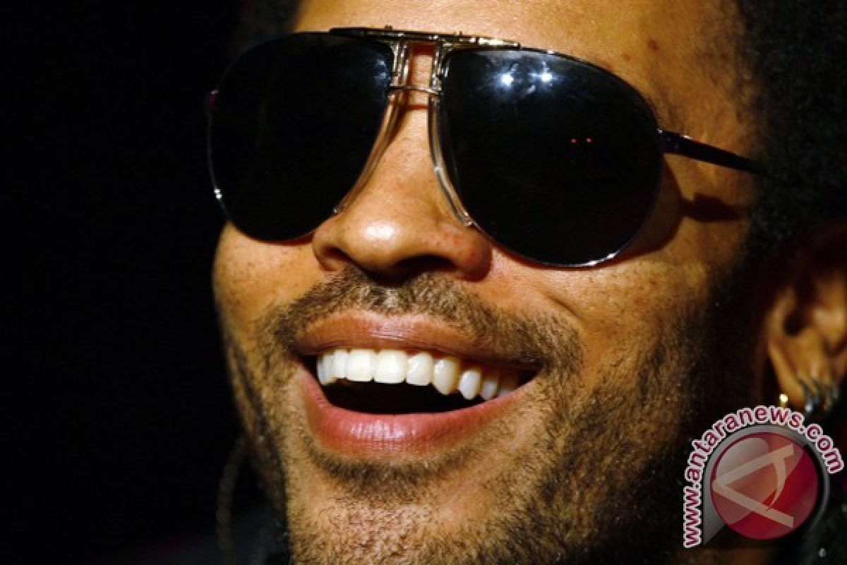 Putri Lenny Kravitz malah bercanda soal "penisgate"
