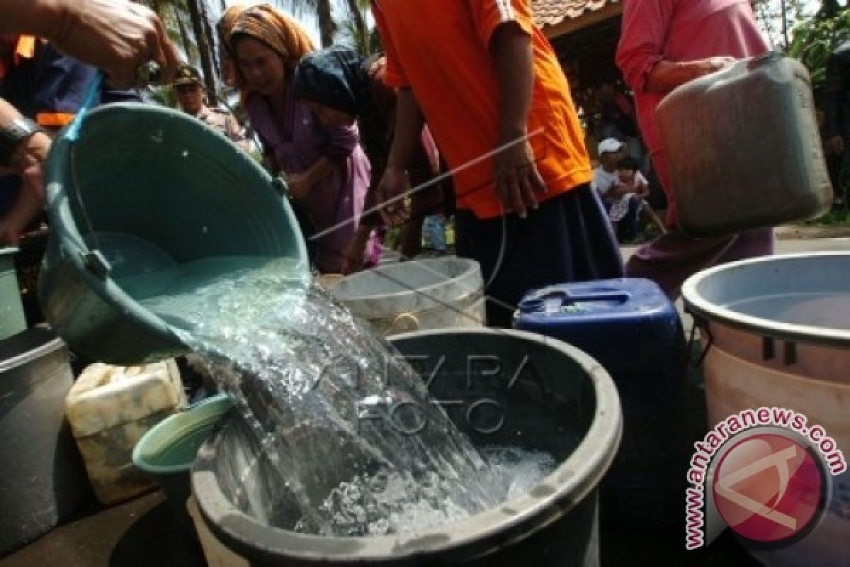 BPBD Gorontalo Salurkan Air Bersih Untuk Masyarakat