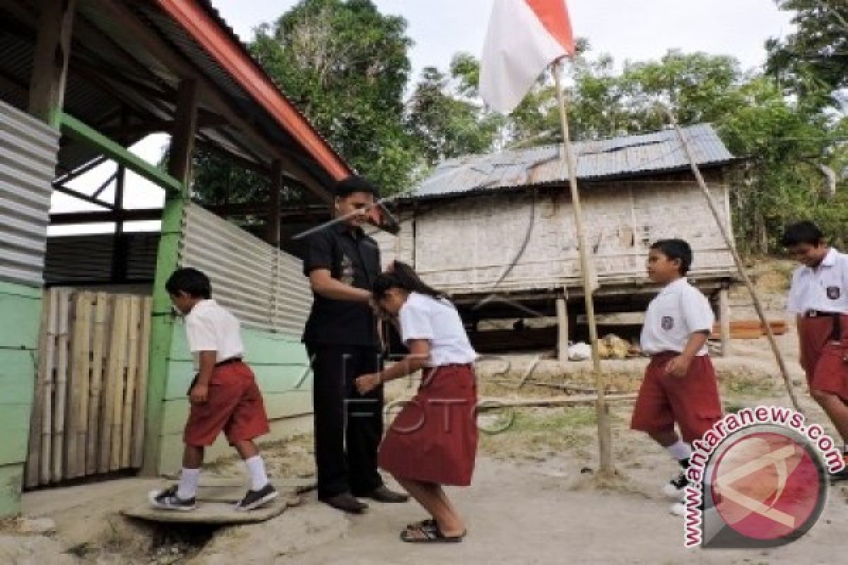 Pemkab Berkomitmen Tingkatkan Anak Desa Terpencil Bersekolah 