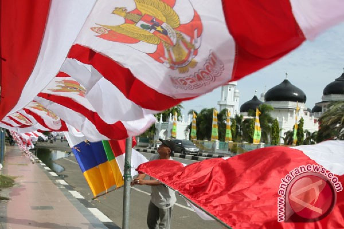 Plt Gubernur Sumut kukuhkan anggota Paskibra 2015
