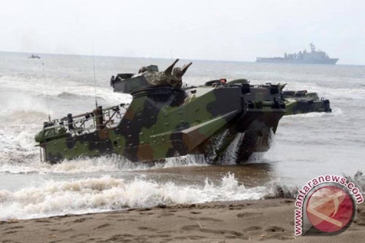 Marinir Indonesia-Amerika Serbu Pantai Banongan