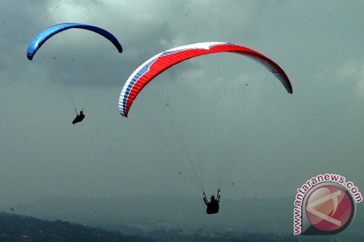 Babak pertama nomor lintas alam paralayang, Indonesia unggul