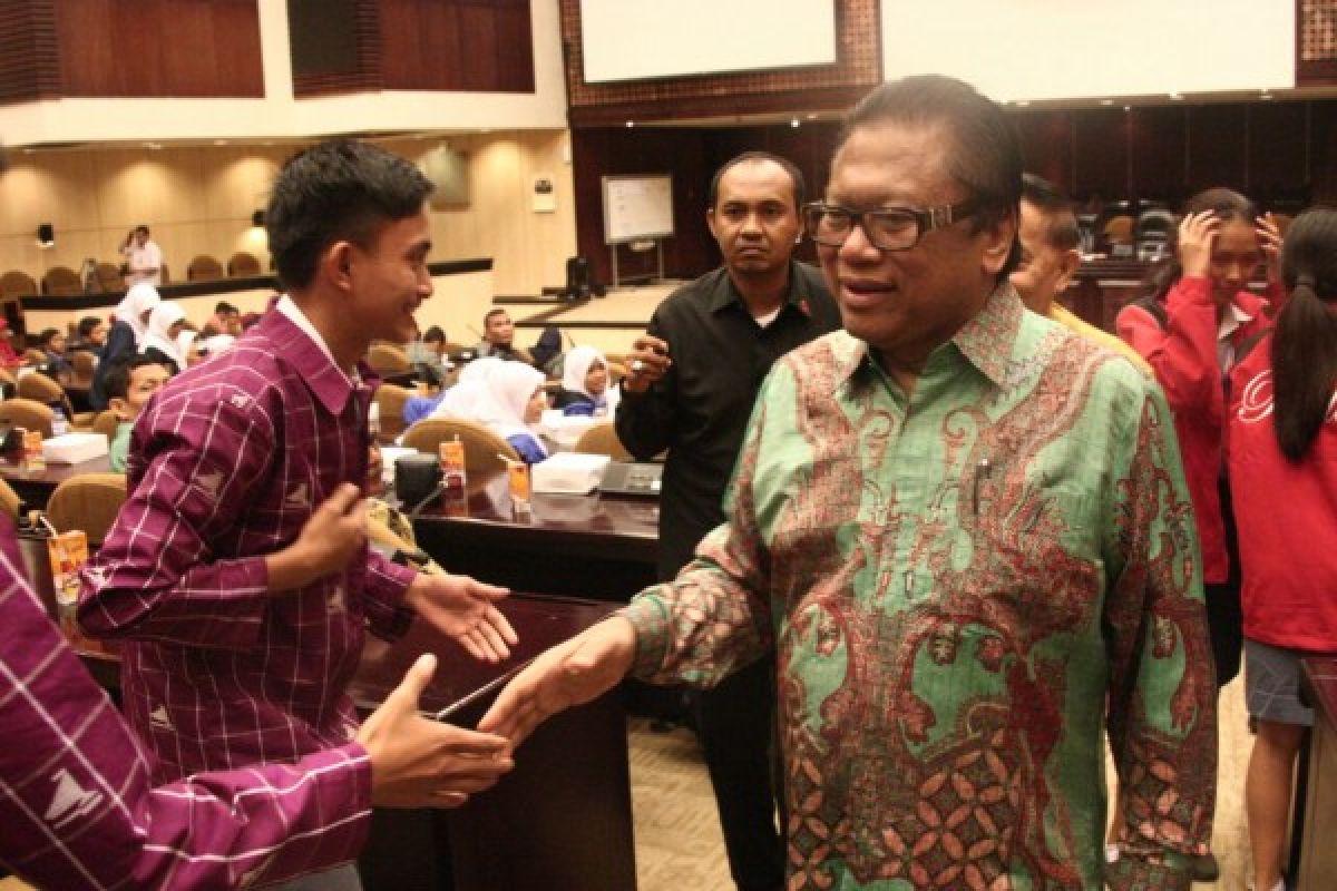 Oesman Sapta akan pertahankan Lomba Cerdas Cermat MPR