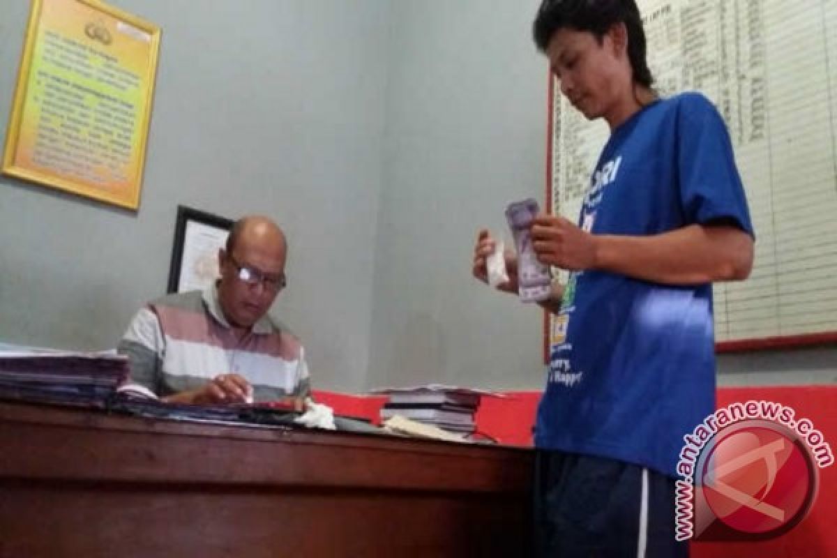 Polisi Tangkap Tangan Pemilik Sekantong Sabu