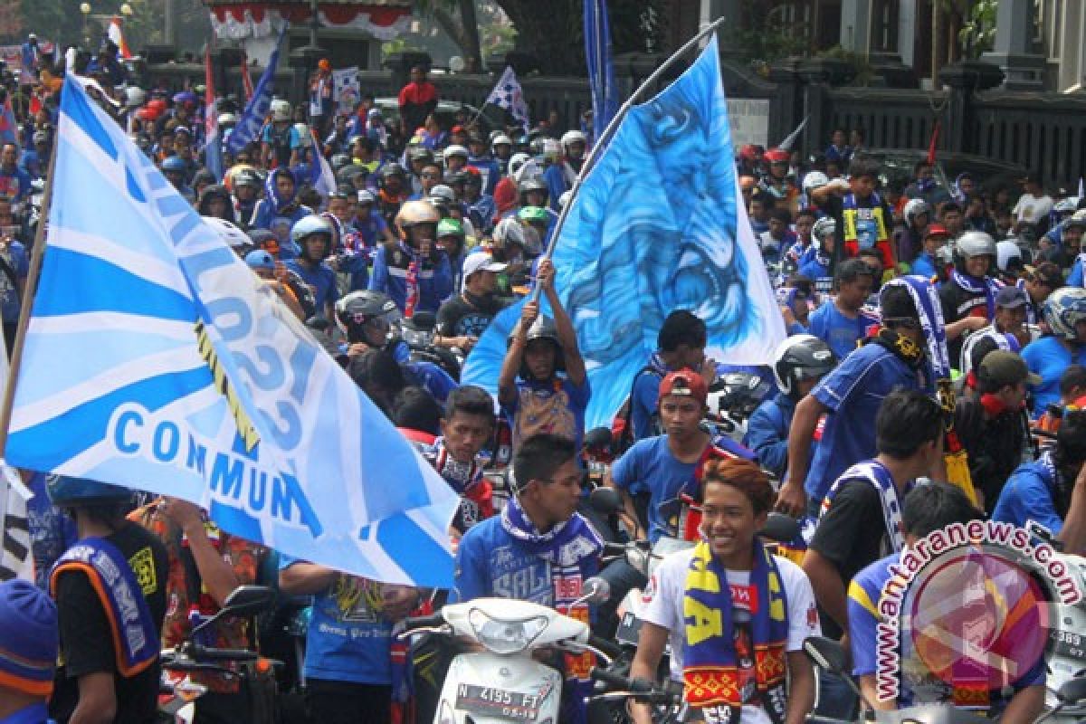 Aremania suporter terbaik Piala Jenderal Sudirman