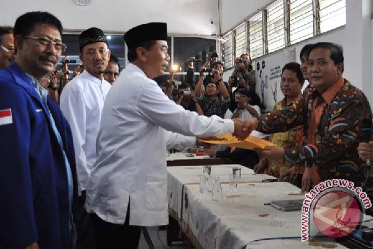 Rasiyo bantah tidak bisa maju Pilkada Surabaya
