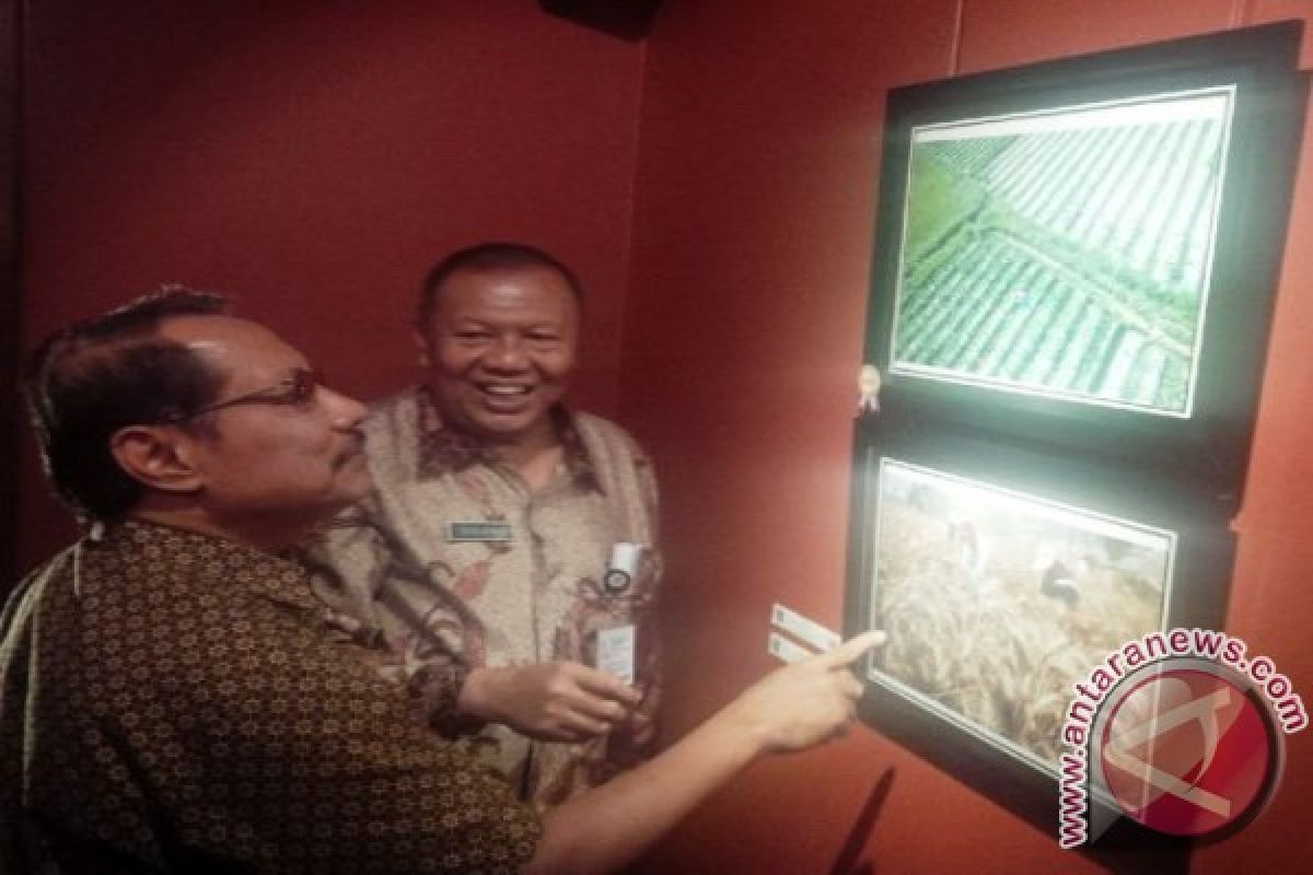 Baperpusip Pamerkan 100 Karya Potret Jatim Membangun