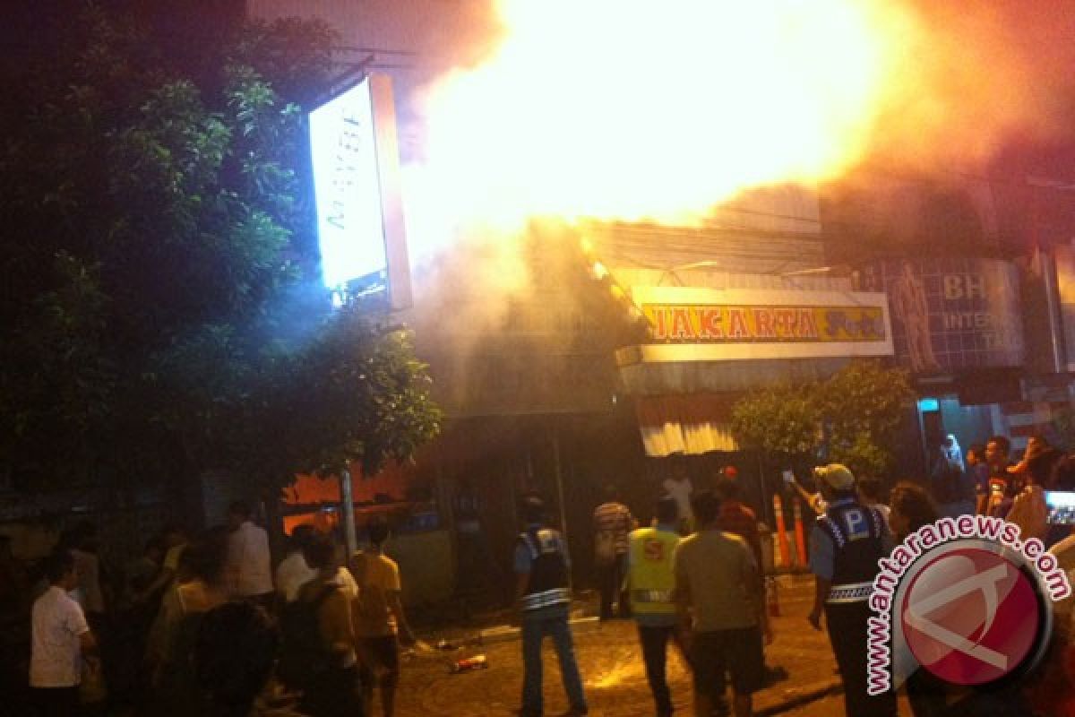 Restoran Padang "Sederhana" Sabang terbakar
