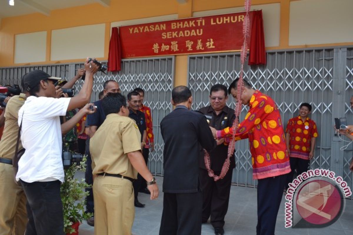 Bupati Sekadau Resmikan Rumah Duka Yayasan Bhakti Luhur