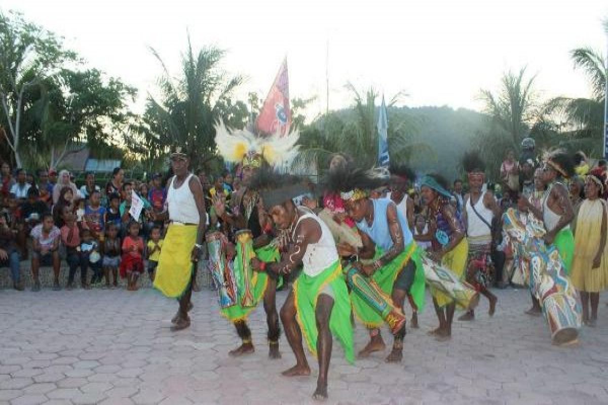 Festival budaya di Kepulauan Yapen meriah