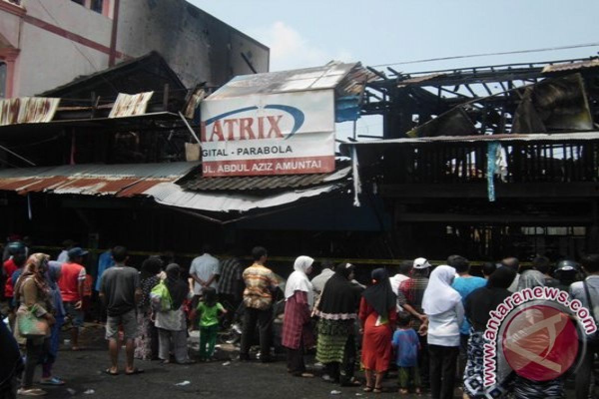 Lima Toko, Gudang  dan Tiga Rumah Hangus Terbakar