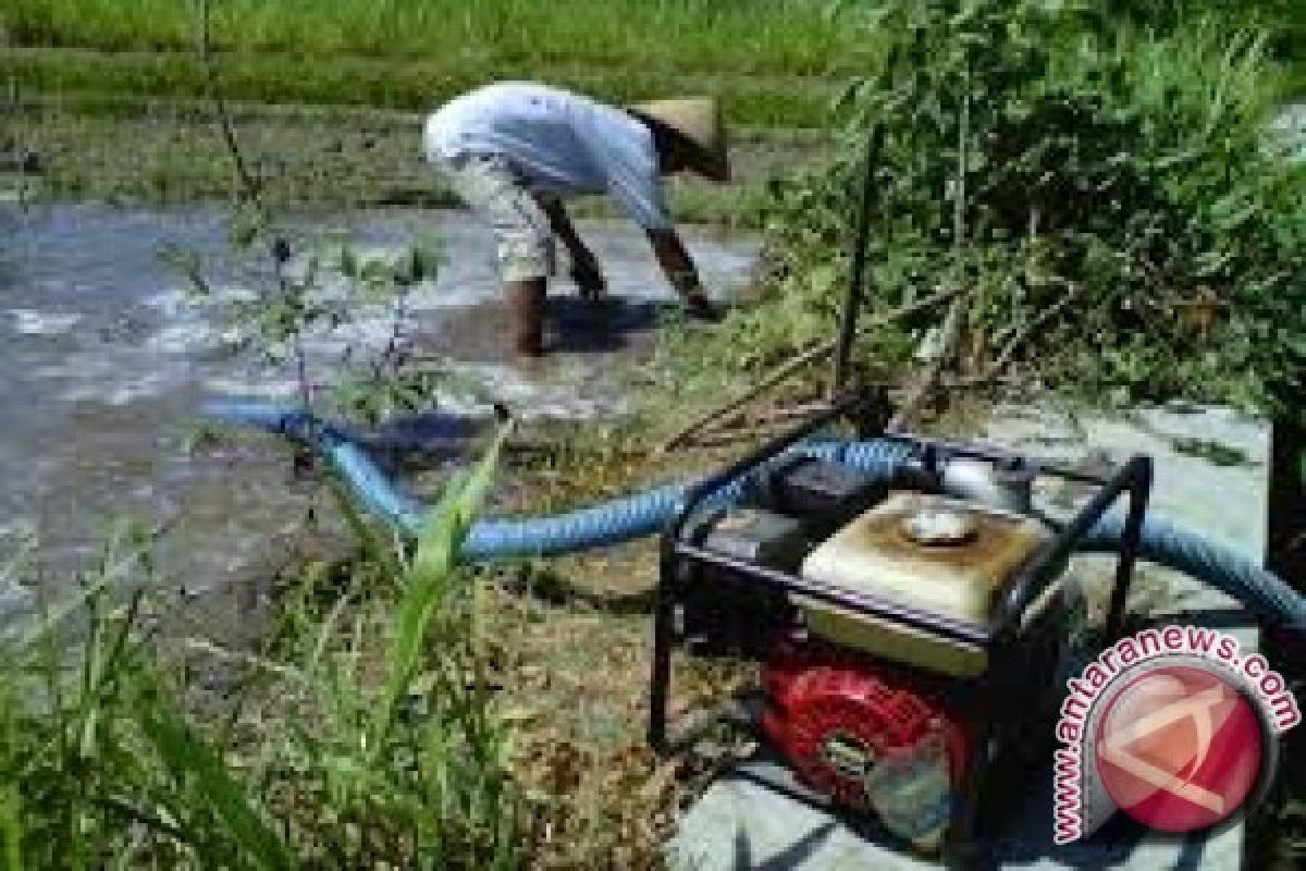 Pemkab Bangka Barat Salurkan Bantuan Pompa Air