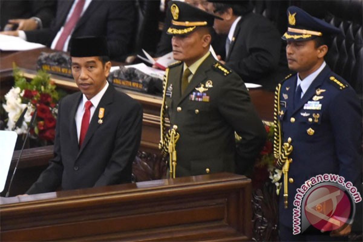 Sapa wartawan "selamat sore", Jokowi tinggalkan Gedung DPR