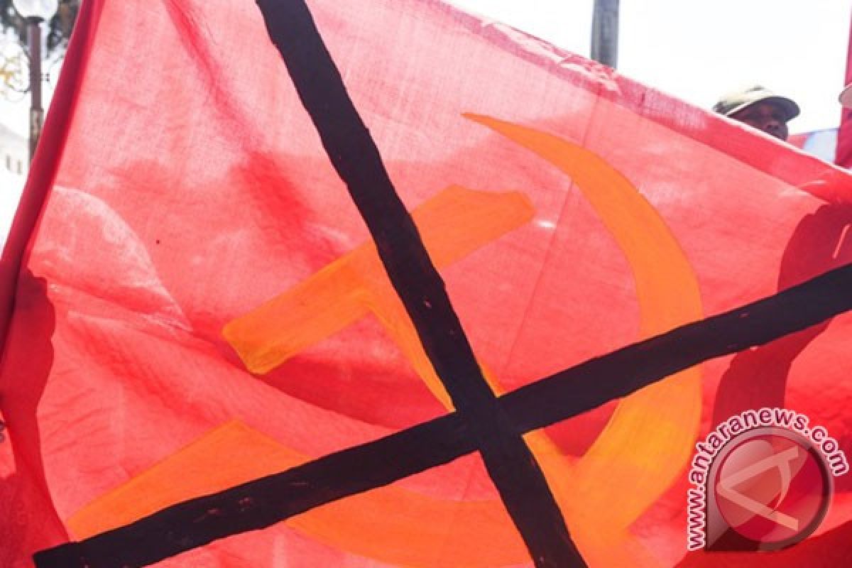 Kodim Bakar Atribut PKI di Karnaval Kemerdekaan