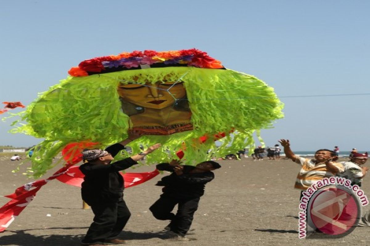 Melestarikan Budaya Banyuwangi Lewat Festival Layang-layang