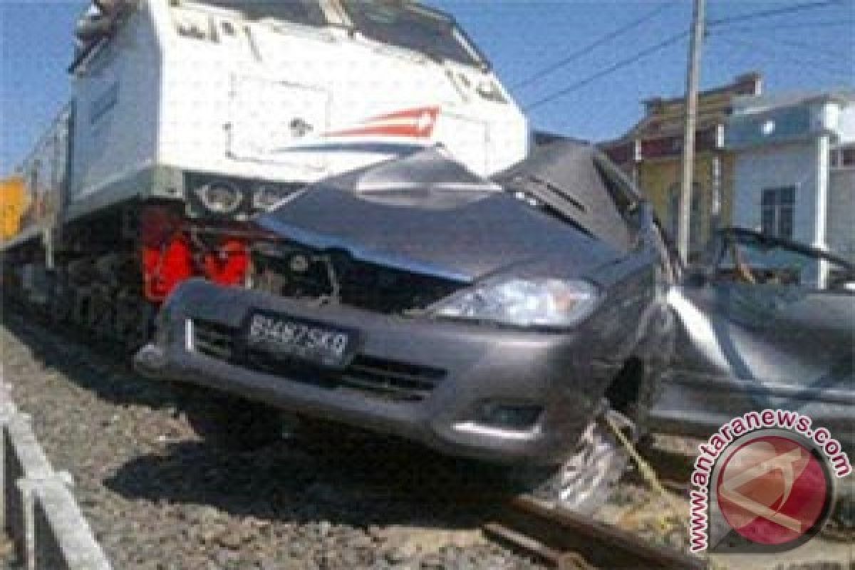  Lima Tewas, KA Probowangi Tabrak Mobil di Jember