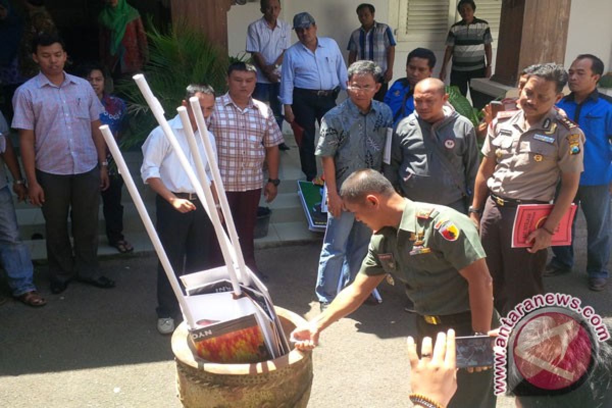 Perintah Pemasangan Atribut PKI di Pamekasan oleh Sekda