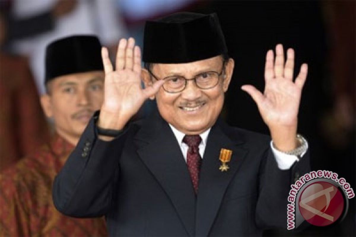 Habibie ingin bertemu Agung-Ical bicarakan Munas