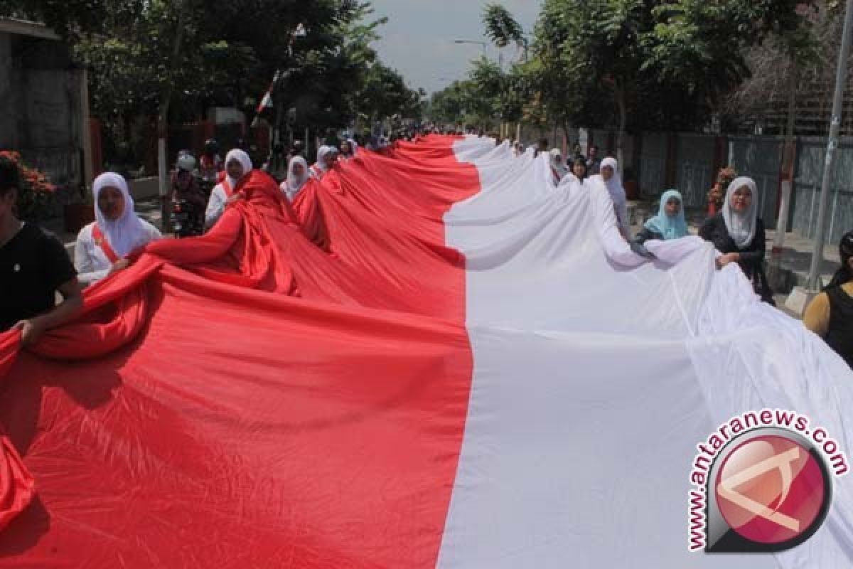  Pengibaran bendera di karimun raih rekor MURI