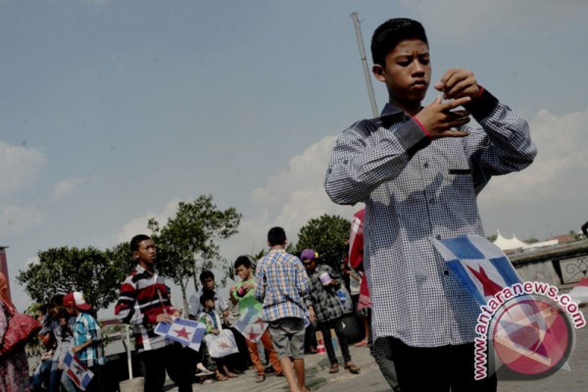 Layangan aduan
