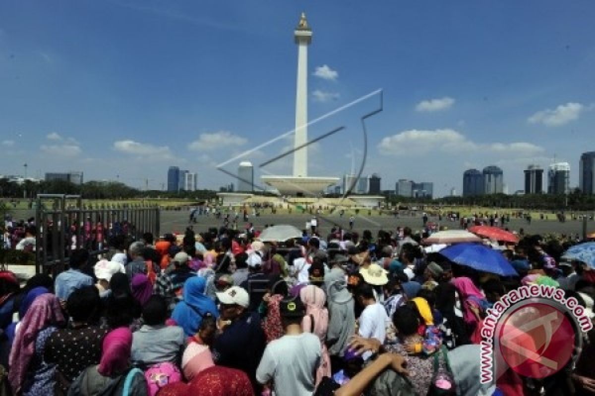 Warga Ingin Masuk Monas Pada Libur HUT Kemerdekaan