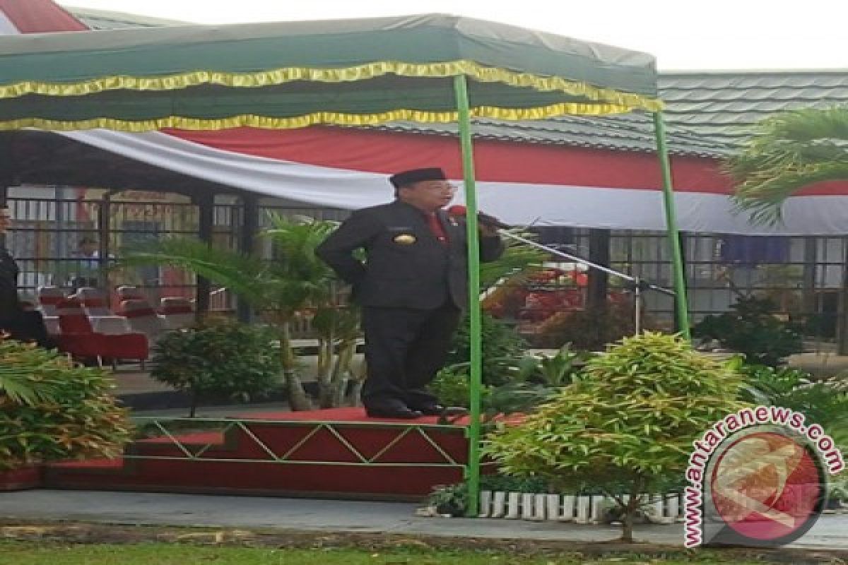 Gubernur Sesalkan Masyarakat Tidak Pasang Bendera 