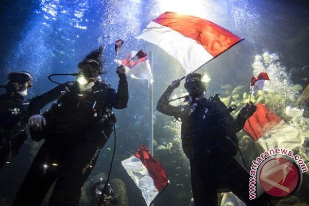 Ancol sajikan atraksi upacara bendera bawah air