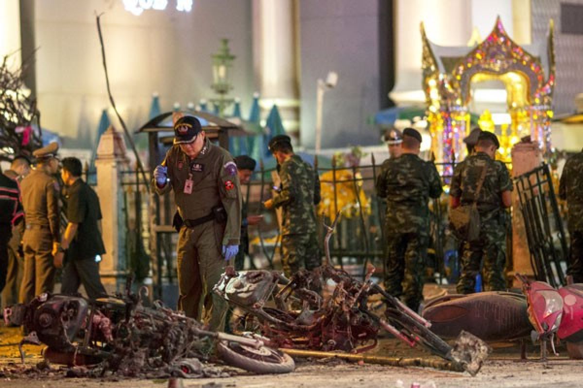 Turis-turis tak terteror Bom Bangkok