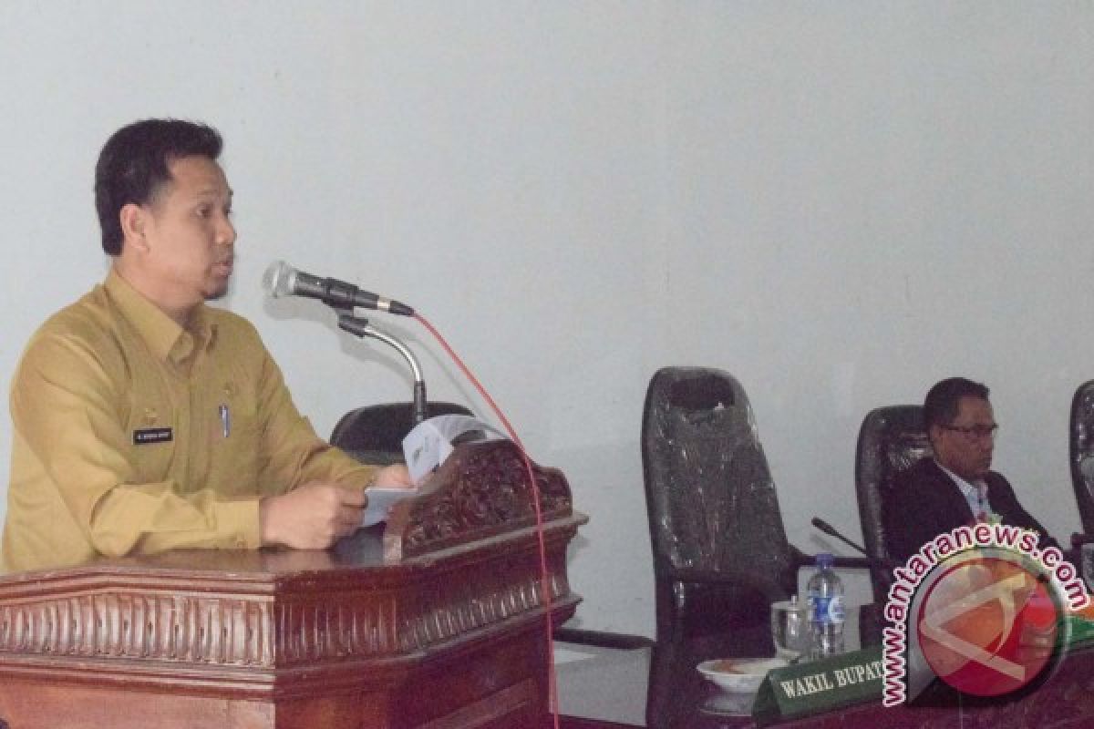 Sekda Aceh Timur Serahkan KUA-PPAS APBK 2016