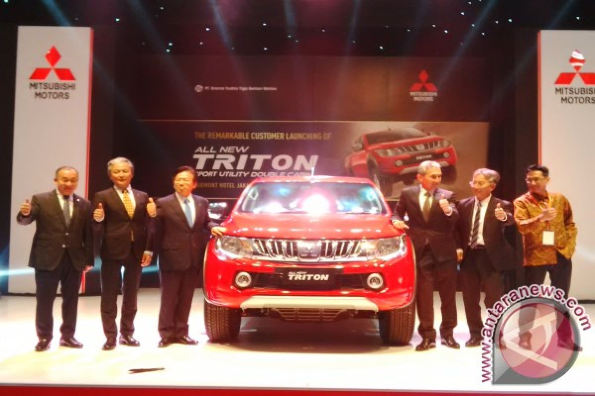 Presiden-COO MMC perkenalkan All New Triton ke pelanggan Indonesia