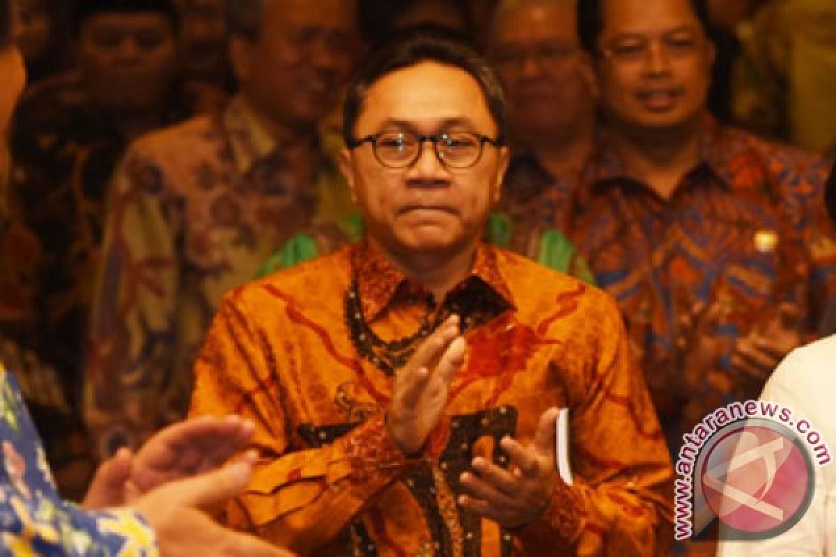 Zulkifli Hasan ajak anggota MPR perkuat demokrasi konstitusional