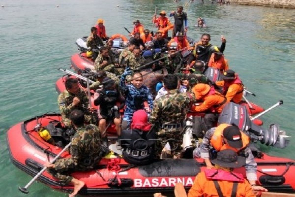 100 Perahu Rakyat Ramaikan Penanaman Terumbu Karang