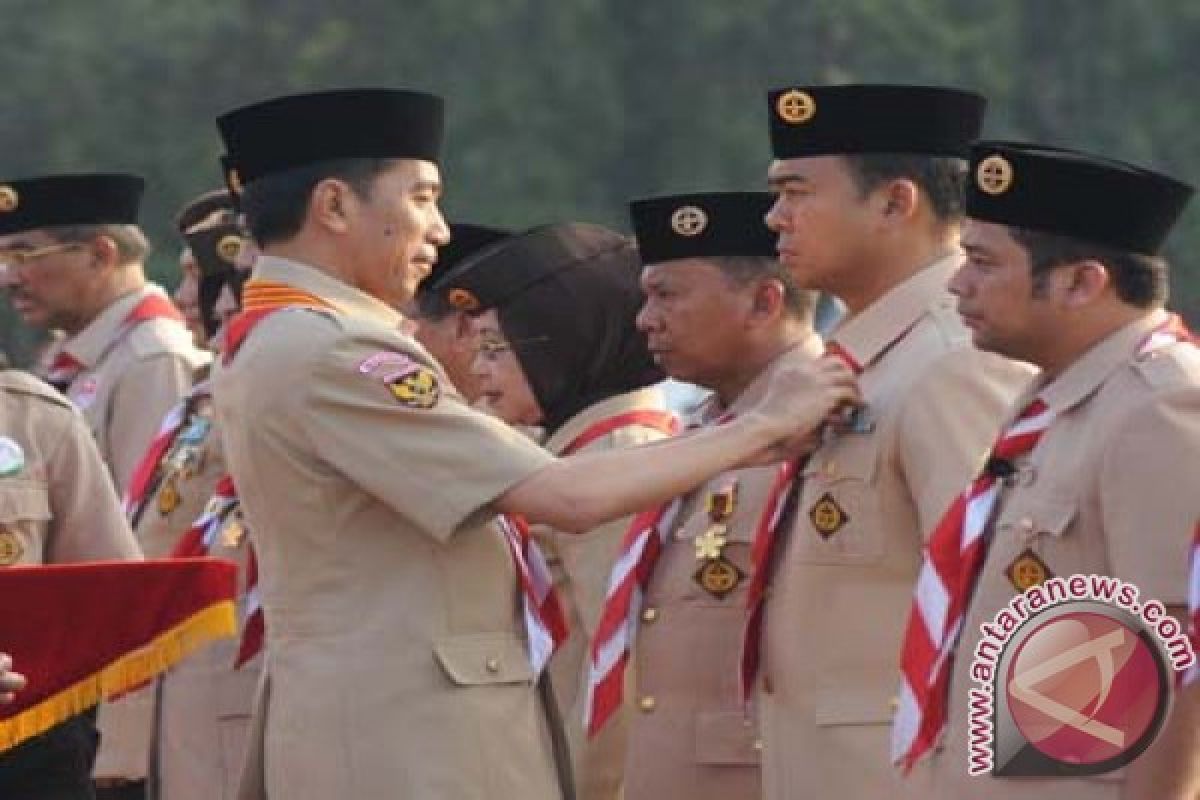 Rycko Menoza Terima Lencana Dharma Bakti Pramuka 